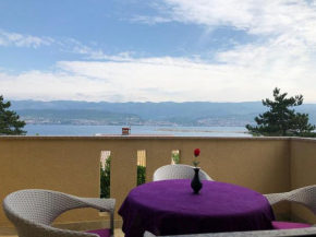 Holiday House In Šilo With Green Garden